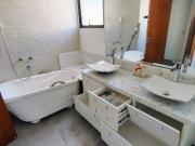 Casa para Venda/Aluguel com 3 quartos, 280 m² por R$...