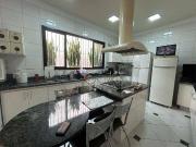 Casa para Venda/Aluguel com 3 quartos, 334 m² por R$...