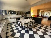 Casa para Venda/Aluguel com 3 quartos, 376 m² por R$...