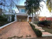 Casa para Venda/Aluguel com 3 quartos, 451 m² por R$...