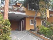 Casa para Venda/Aluguel com 4 quartos, 323 m² por R$...