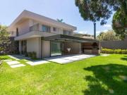 Casa para Venda/Aluguel com 4 quartos, 371 m² por R$...