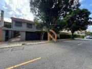 Casa para Venda/Aluguel com 4 quartos, 650 m² por R$...