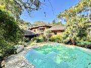Casa para Venda/Aluguel com 5 quartos, 923 m² por R$...