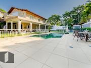 Casa para Venda/Aluguel com 6 quartos, 481 m² por R$...