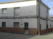 Casa pareada en venta en Hinojal. Cada con patio y...