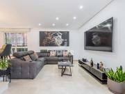 Casa pareada en venta en Madrid, Mirasierra. Este...
