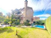 Casa pareada en venta en Madrid, Peñagrande. Chalet...