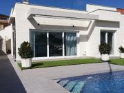 Casa pareada en venta en Montesinos Los. Villa de 3...