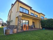 Casa pareada en venta en Oleiros, Maianca. Excelente...