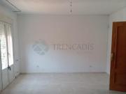 Casa pareada en venta en Ugena. Chalet con jardín y...