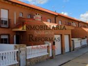 Casa pareada en venta en Yeles. CHALET PAREADO con...
