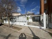 Casa Parque Corema tres dormitorios cochera apta crédito