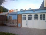 CASA PB EN BARRIO CENTENARIO, CON COCHERA Y PATIO