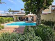 Casa pé na areia à venda na praia de Juquehy Cond....