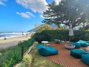 Casa pé na areia à venda na praia de Maresias com 6...