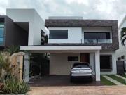 Casa perfecta para familias en Lagos del Sol / Perfect...