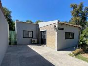 Casa PH venta 4 amb Brandsen con cochera y jardín