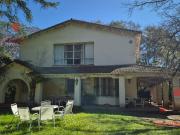 Casa, piscina y parque