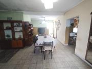 Casa Pompeya 5 ambientes patio, fondo y cochera