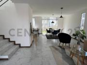 Casa por estrenar en venta sector Mitad del Mundo