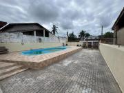 Casa pra venda em Itanhaém.Possui piscina e 2 dormitórios