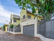 Casa premium 5 dormitorios Avenida Puccio al 300