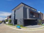 Casa PREMIUM en venta en Lomas de Ángelopolis, en esquina