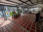 CASA PRIMER PISO SECTOR LAURELES CERCA EDIF. OFIX 33