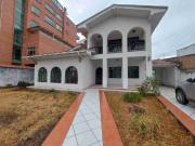 Casa Propiedad comercial de alquiler ideal pata uso...