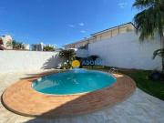 Casa próximo à praia com lazer — Enseada — Guarujá