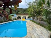 Casa próximo à praia com lazer — Guaiúba — Guarujá