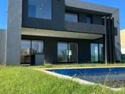 Casa Puertos del Lago venta 4 ambientes