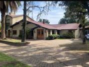 Casaquinta 2000metros con 3 propiedades quincho pileta...