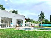 CASA QUINTA DE 2 AMBIENTES EN VENTA CON PISCINA LA...