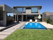 Casa Quinta en dos plantas con Pileta y Quincho 3 amb...