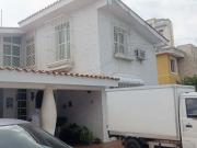 CASA QUINTA EN LA URB. ANDRES BELLO MARACAY VE46 041MA AMED