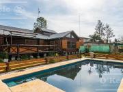 CASA QUINTA EN VENTA EN ABASTO, ESTILO CABAÑA CON...