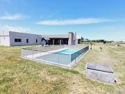 CASA QUINTA VENTA LA PLATA PILETA PERMUTA OPORTUNI