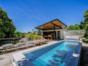 Casa Racionalista en venta en Acassuso. 5 Dormitorios....