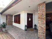 CASA 3 AMBIENTES CON QUINCHO Y PILETA EN PARQUE AYERZA