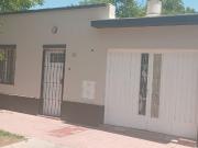 Casa reciclada sobre calle marmol 721 a metros de lamadrid