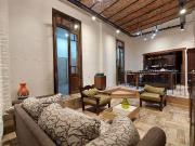 Casa reciclada, tres dormitorios, cochera, play room,...