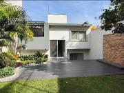 Casa recién remodelada con vigilancia en Fraccionamiento...