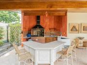 CASA REFORMADA 4 DORM PISCINA CHURRASQUEIRA E JARDIM