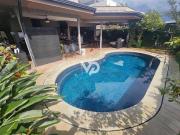 Casa reformada à venda em Alphaville Alpha 06