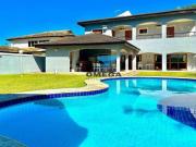 Casa reformada com 5 Suítes à venda no Jd. Acapulco em...