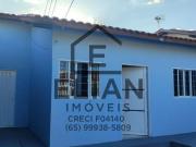 Casa reformada, com dois quartos, cozinha ampliada