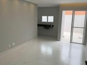 Casa Reformada em Condomínio Fechado – 3 Quartos com Suíte
