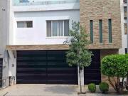 Casa remodelada, 4 recamas, Cumbres Élite sector villas Casa remodelada, 4 recamas, Cumbres Élite sector villas